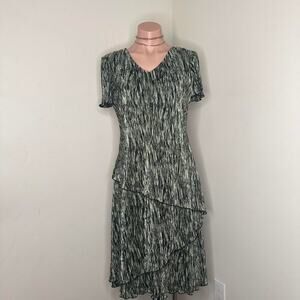 Womens Dress Size 6 Green Knee Length A-Line Whimsical Layered Ribbed Ruffles